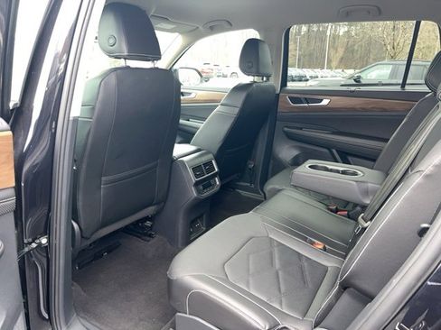 Used 2025 Volkswagen Atlas SE image 11