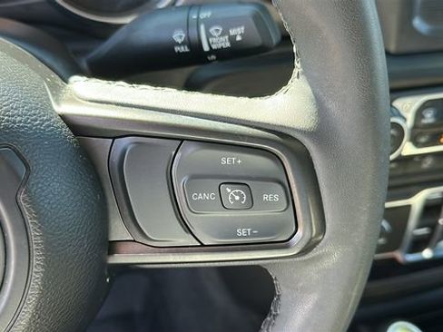 Used 2023 Jeep Gladiator Willys image 13