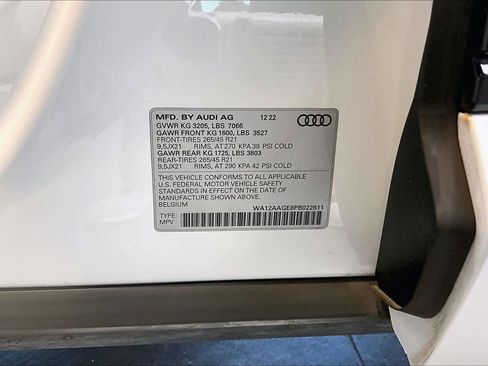 Certified 2023 Audi e-tron Premium Plus w/ Premium Plus Package image 33