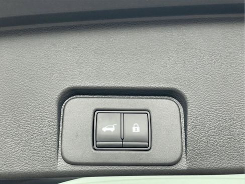 Used 2021 Nissan Rogue SV w/ Premium Package image 10