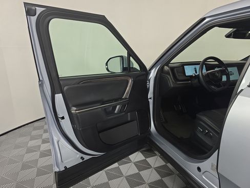 Used 2023 Rivian R1T Adventure image 16