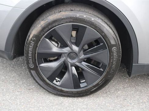 Used 2025 Tesla Model Y Long Range AWD/4WD image 8