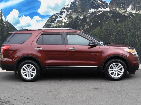 Used 2015 Ford Explorer XLT w/ Equipment Group 202B image 2