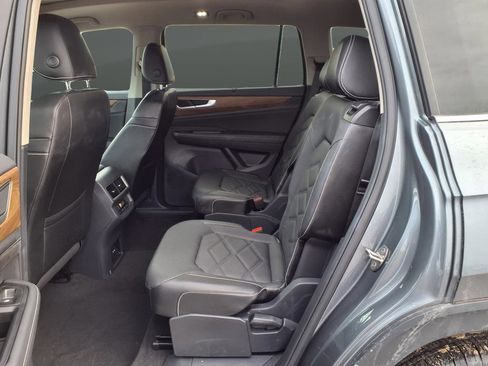 Used 2024 Volkswagen Atlas SE w/ Panoramic Sunroof Package image 42