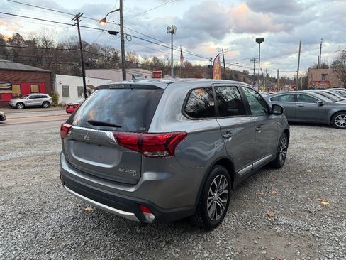 Used 2017 Mitsubishi Outlander SE image 9
