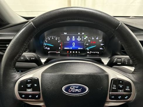 Used 2024 Ford Explorer XLT AWD/4WD image 10