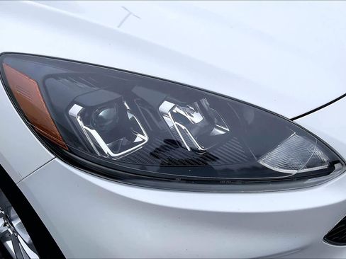 Used 2020 Ford Escape SE image 29