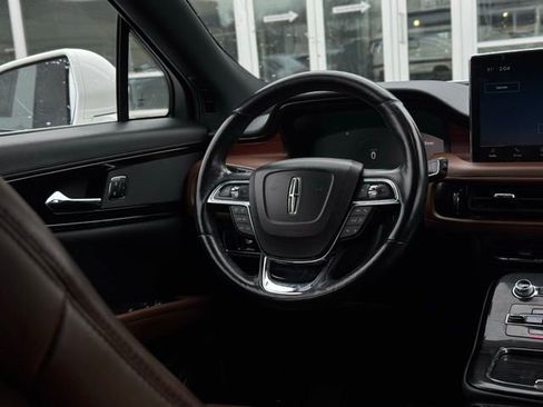 Certified 2023 Lincoln Nautilus Reserve image 25