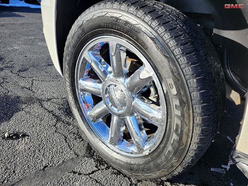 Used 2013 GMC Yukon XL Denali image 37