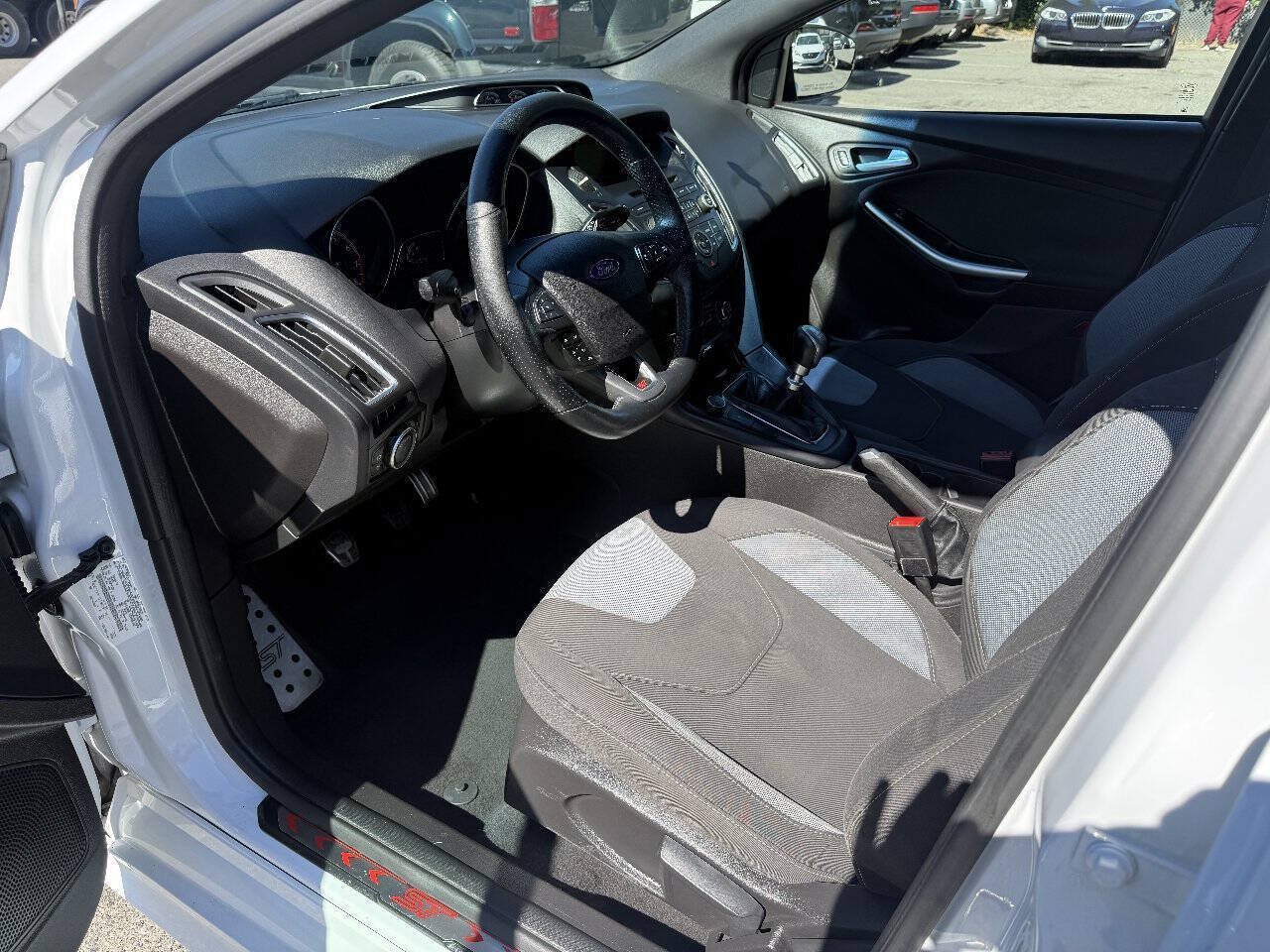 Used 2017 Ford Focus ST FWD image 8