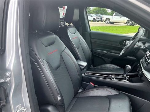 Used 2025 Jeep Compass Trailhawk AWD/4WD image 7