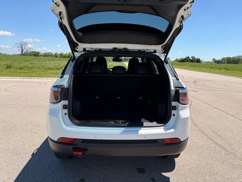Used 2025 Jeep Compass Trailhawk AWD/4WD image 19