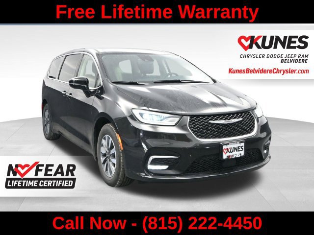 Used 2024 Chrysler Pacifica Limited FWD image 1