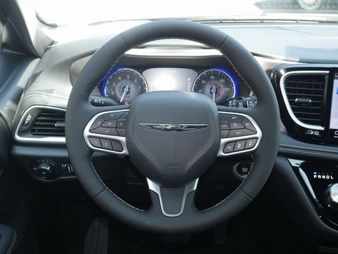 New 2026 Chrysler Pacifica Select image 19