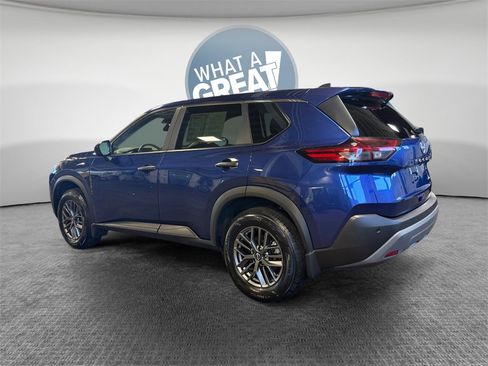 Used 2023 Nissan Rogue S image 6