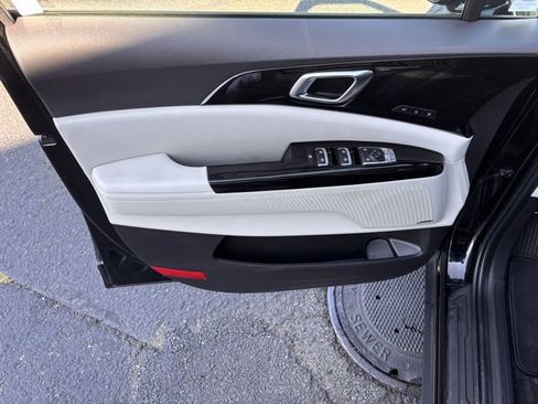 Used 2022 Kia Carnival SX Prestige image 25