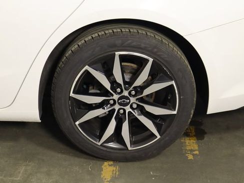 Used 2021 Chevrolet Malibu RS FWD image 36