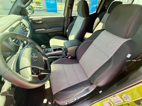 Used 2023 Toyota Tacoma TRD Sport image 13