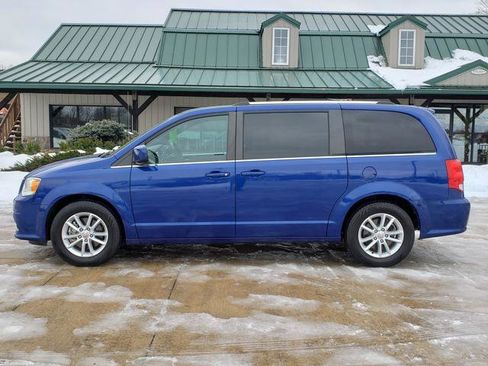 Used 2018 Dodge Grand Caravan SXT image 2