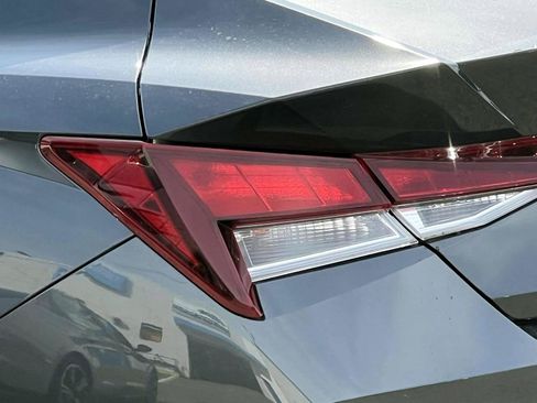 Used 2021 Hyundai Elantra SE w/ Cargo Package FWD image 14