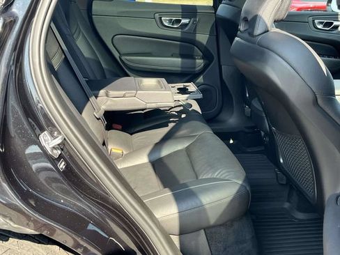 Used 2021 Volvo XC60 T5 Momentum w/ Protection Package Premier FWD image 23
