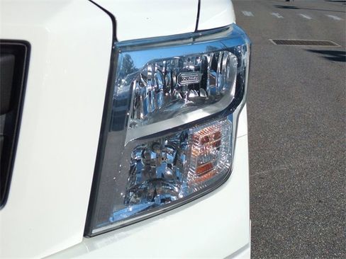 Used 2021 Nissan Titan SV w/ SV Convenience Package image 10