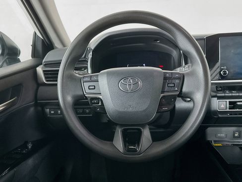 Used 2025 Toyota Camry LE image 18
