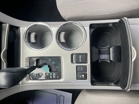 Used 2013 Toyota Highlander 4WD V6 w/ Cold Weather Pkg image 25