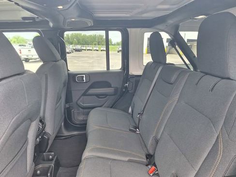 Used 2025 Jeep Wrangler Unlimited Sahara AWD/4WD image 12