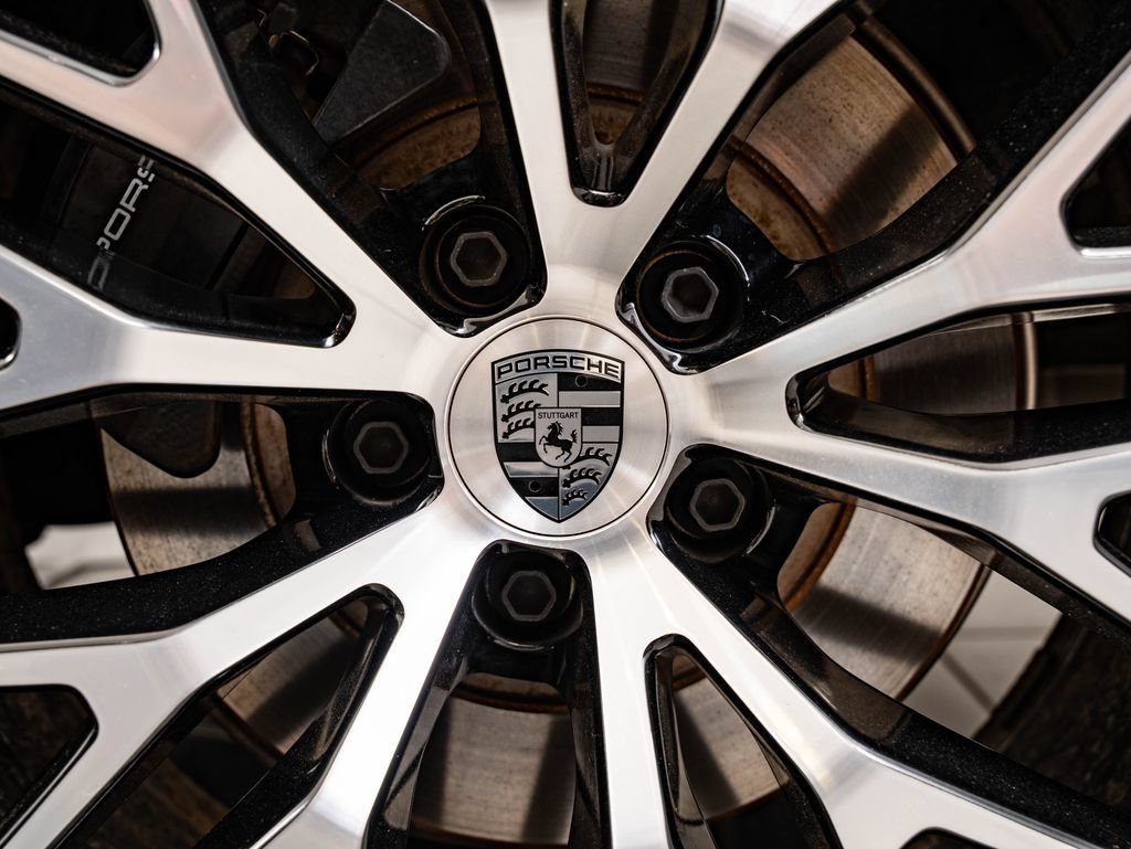 Certified 2026 Porsche Macan AWD/4WD image 13