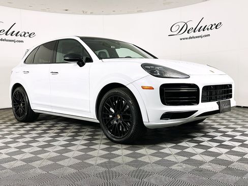 Used 2021 Porsche Cayenne Turbo image 1