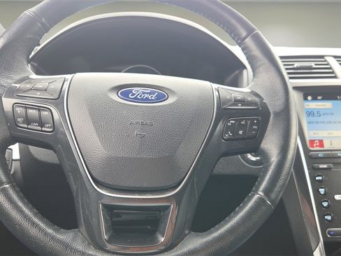 Used 2019 Ford Explorer Limited w/ Class III Trailer Tow Package image 12