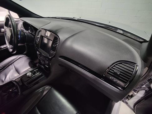 Used 2019 Chrysler 300 S w/ S Model Appearance Package RWD image 11