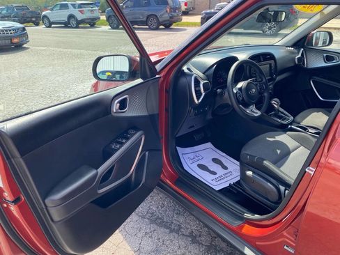 Used 2020 Kia Soul LX FWD image 12