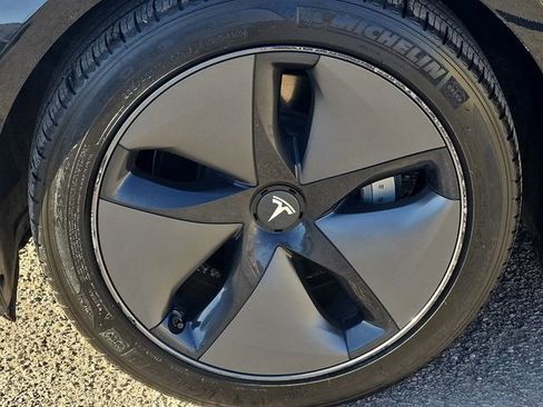 Used 2018 Tesla Model 3 Mid Range image 8