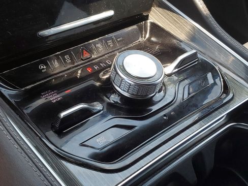 Used 2022 Jeep Wagoneer Series III image 32