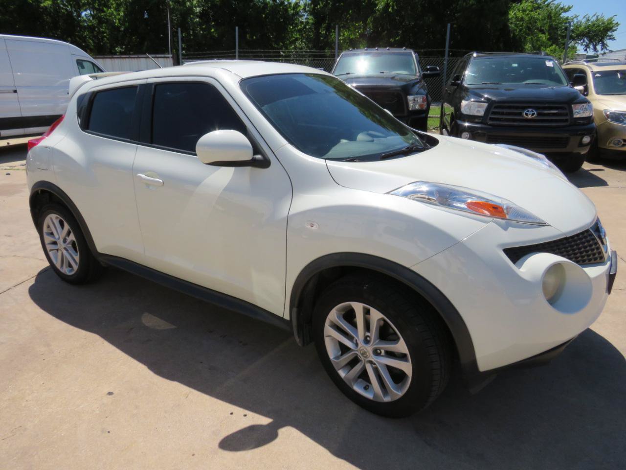 Used 2011 Nissan Juke S FWD image 3