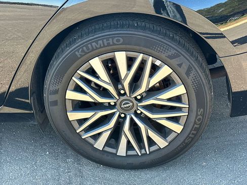 Used 2025 Nissan Altima 2.5 SV image 19