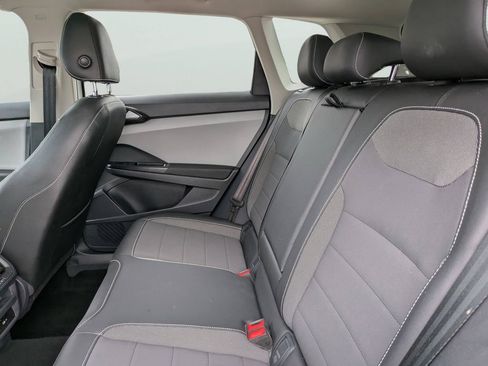 Certified 2023 Volkswagen Taos SE w/ Panoramic Sunroof Package FWD image 16