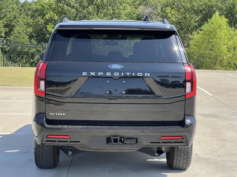 Used 2025 Ford Expedition Active RWD image 4