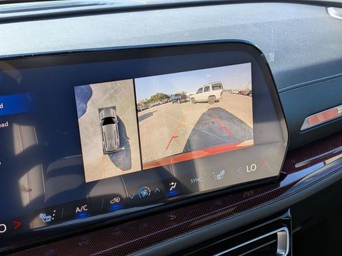 New 2026 Chevrolet Traverse Z71 w/ Driver Confidence Package image 25