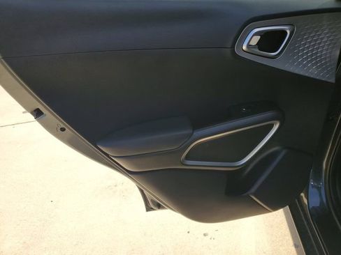 Used 2025 Kia Soul LX FWD image 29