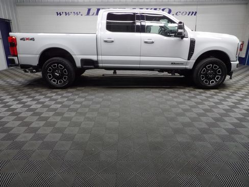 Used 2026 Ford F250 Platinum AWD/4WD image 2