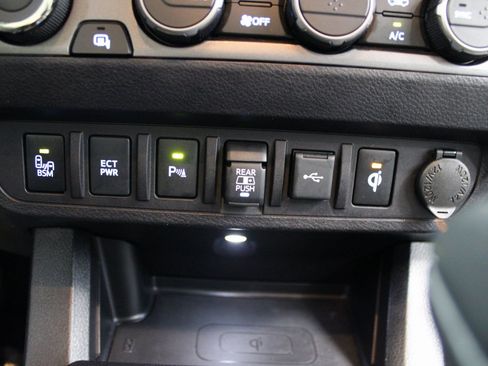 Used 2021 Toyota Tacoma TRD Off-Road w/ Technology Package image 41