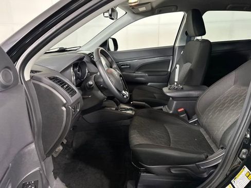 Used 2025 Mitsubishi Outlander Sport LE image 11