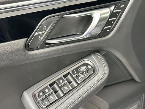 Used 2026 Porsche Macan Turbo AWD/4WD image 31