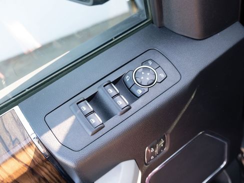 Used 2019 Ford F150 Lariat w/ Equipment Group 502A Luxury AWD/4WD image 16