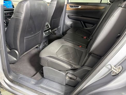 Used 2024 Volkswagen Atlas SE image 21