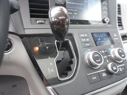 Used 2018 Toyota Sienna XLE w/ XLE Navigation Package image 61