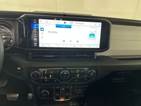 Used 2024 Jeep Wrangler Unlimited w/ Convenience Group image 21